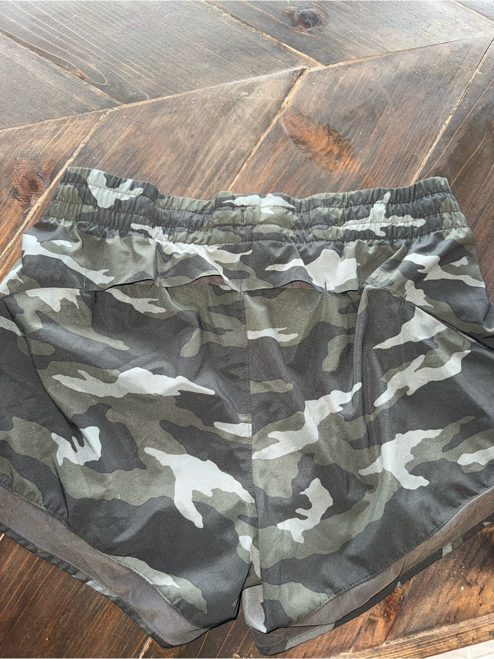 Athleta Camo Printed Mesh Racer Run Short Size Small 4” Inseam - Picture 4 of 5